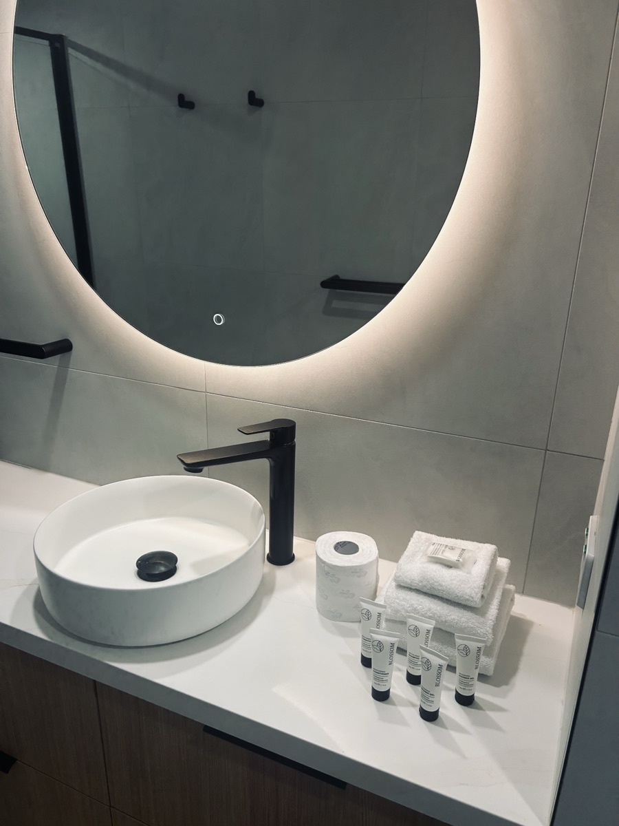 Sparkling bathroom cleaning Surfers Paradise