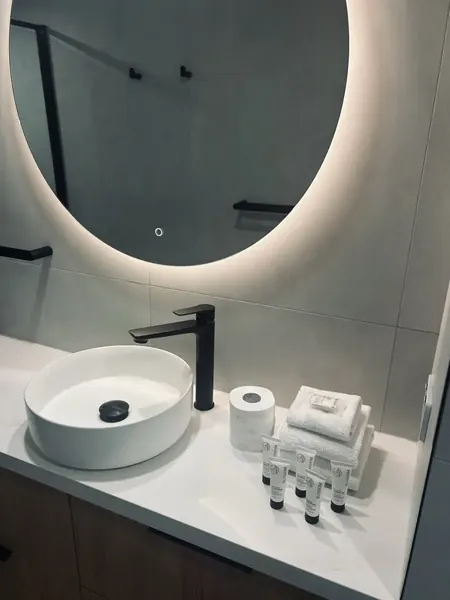 Sparkling bathroom cleaning Surfers Paradise